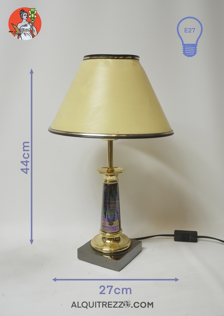 LÁMPARA DE MESA DORADA METÁLICA